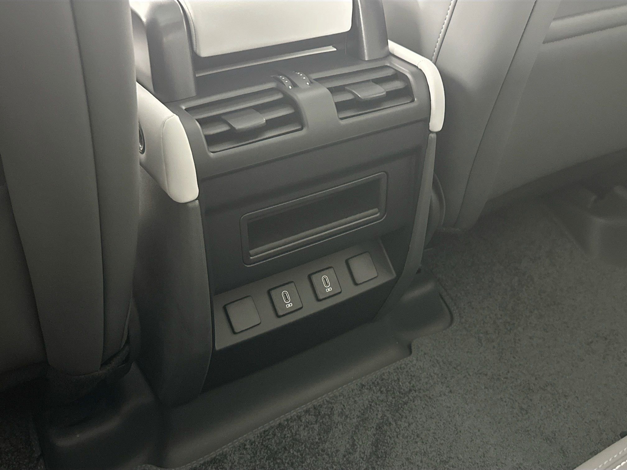 Used 2026 Land Rover Defender 110 S image 24