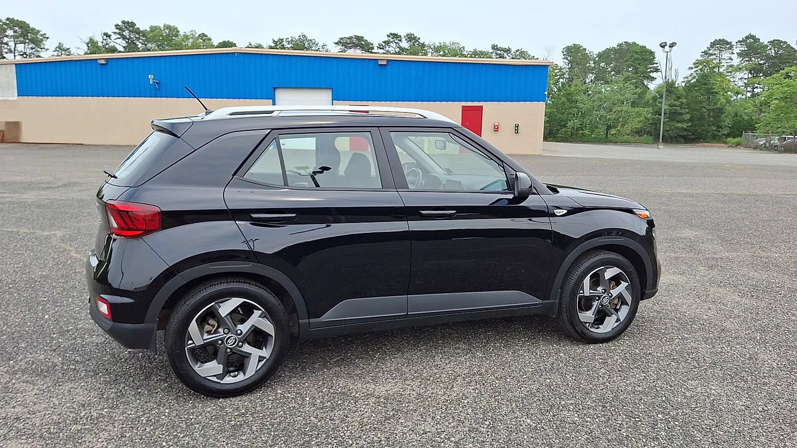 Used 2023 Hyundai Venue SEL FWD image 8