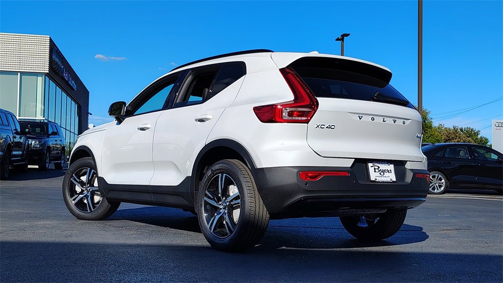 New 2026 Volvo XC40 B5 Core w/ Climate Package image 4
