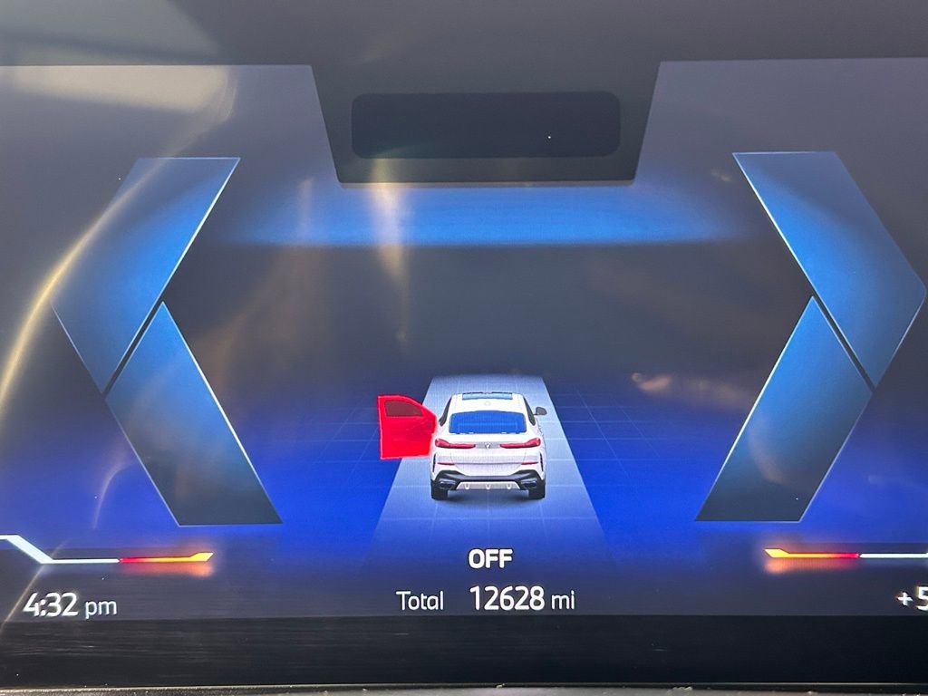 Used 2024 BMW X6 xDrive40i w/ Executive Package image 28