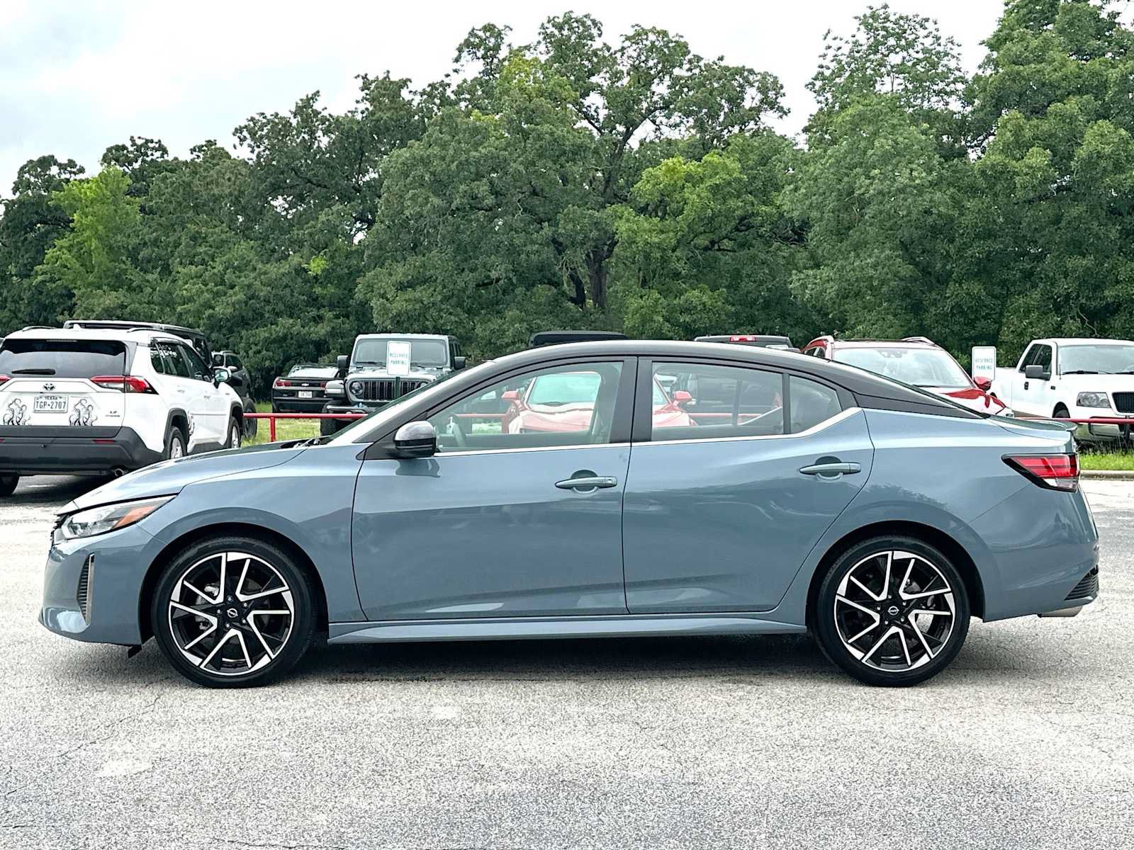 Used 2025 Nissan Sentra SR FWD image 12