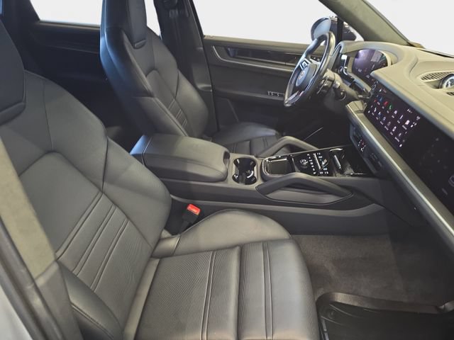 Used 2024 Porsche Cayenne Turbo GT AWD/4WD image 12