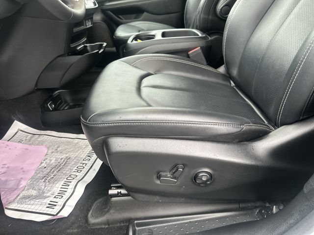 Used 2025 Chrysler Pacifica Select FWD image 16