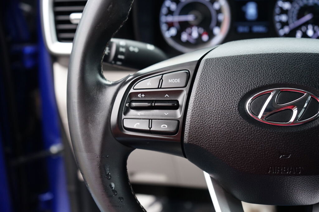 Used 2022 Hyundai Venue SEL w/ Cargo Package image 25