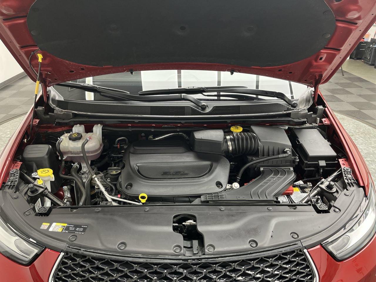 Used 2025 Chrysler Pacifica Select FWD image 28
