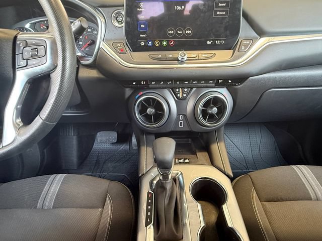 Used 2024 Chevrolet Blazer LT w/ Convenience Package FWD image 3