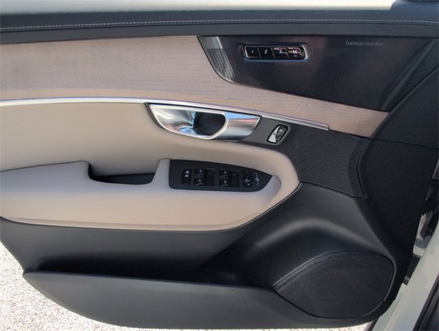New 2026 Volvo XC90 B6 Plus image 18