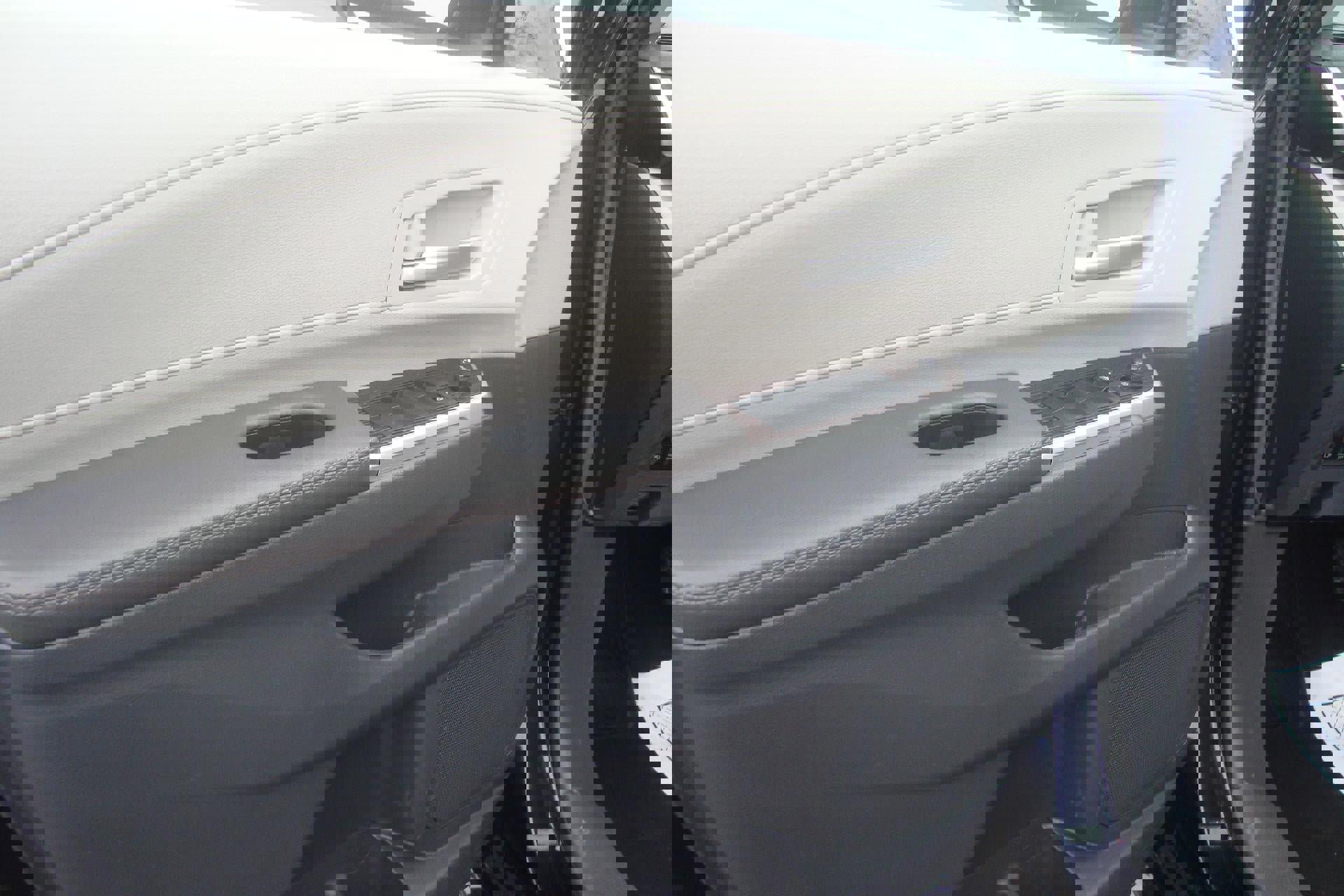 Used 2024 Toyota Sienna XLE image 9