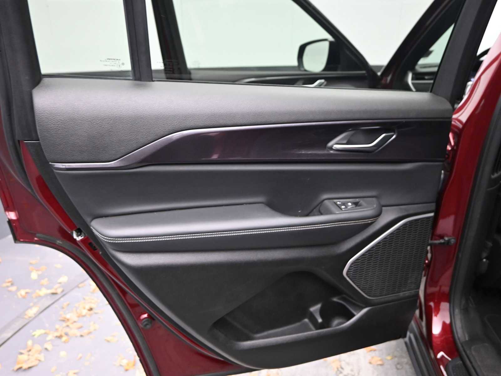 Used 2021 Jeep Grand Cherokee L Laredo image 17