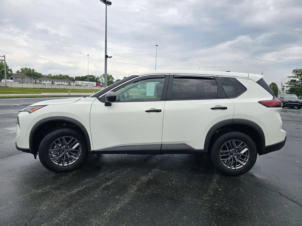 Used 2024 Nissan Rogue S AWD/4WD image 11