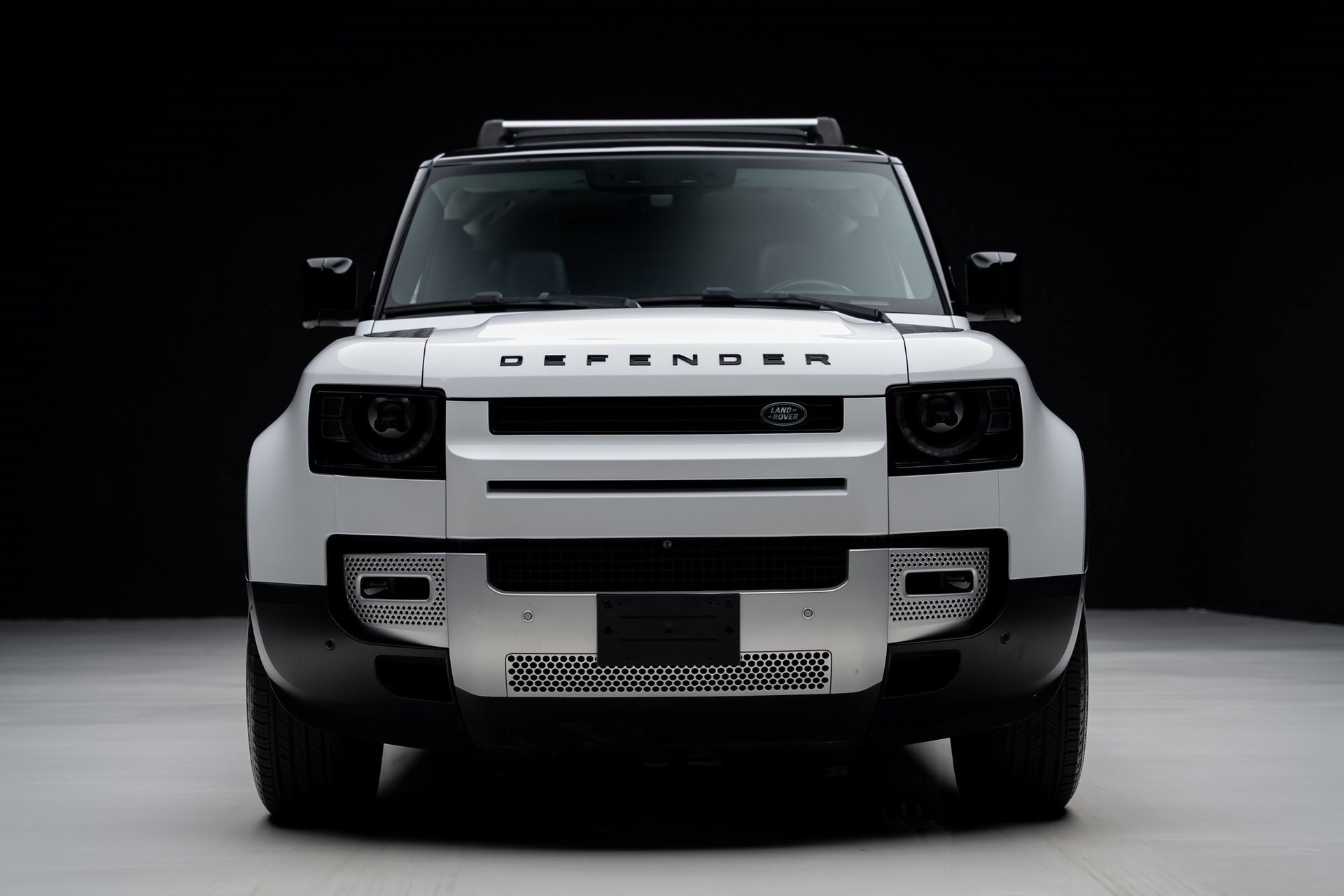 Used 2023 Land Rover Defender 130 SE image 8