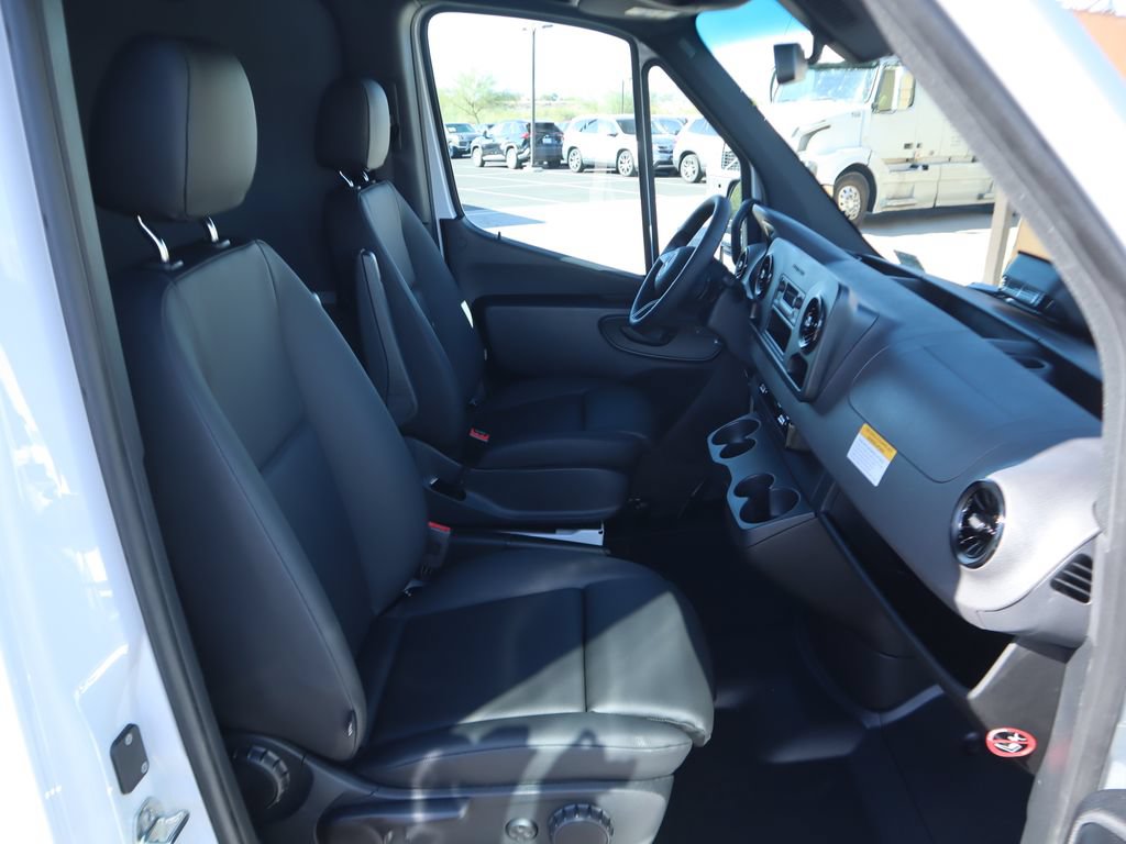 Used 2025 Mercedes-Benz Sprinter 2500 image 19
