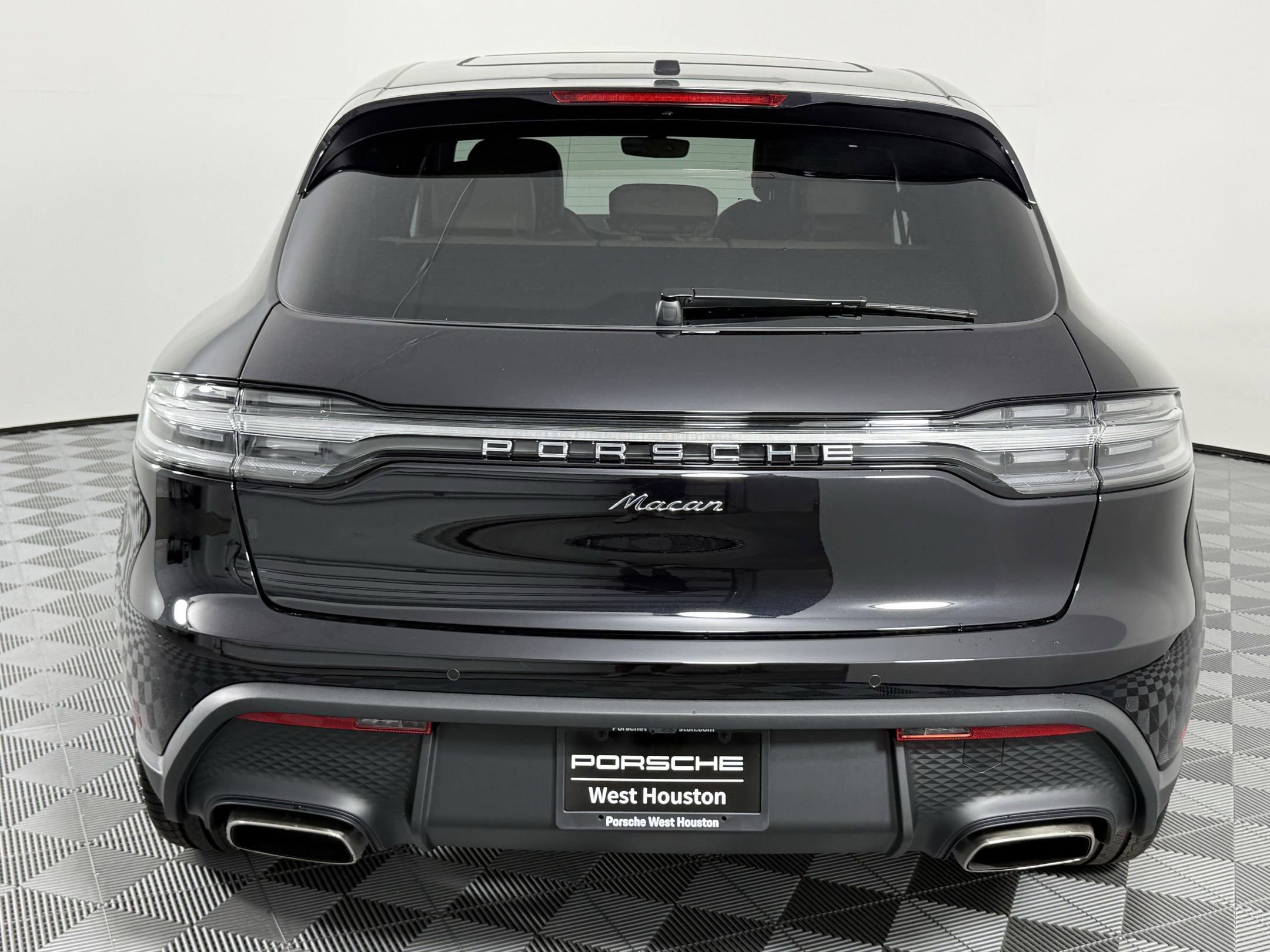 Certified 2026 Porsche Macan AWD/4WD image 10