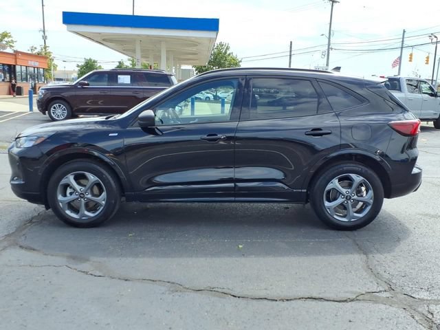 Used 2024 Ford Escape ST-Line w/ Tech Pack #1 AWD/4WD image 4