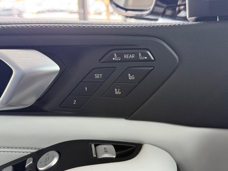 Used 2023 BMW X7 xDrive40i w/ Executive Package image 13