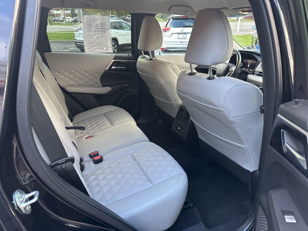 Used 2022 Mitsubishi Outlander SEL image 32