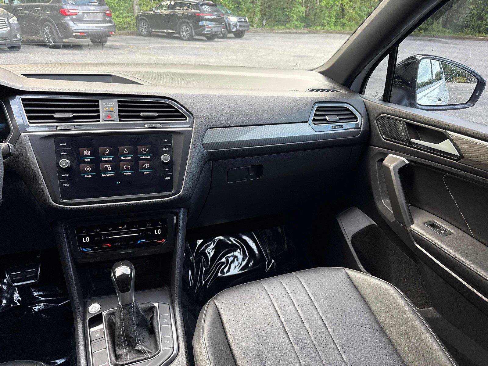 Used 2023 Volkswagen Tiguan SE R-Line FWD image 15