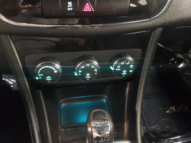 Used 2013 Chrysler 200 Touring FWD image 20