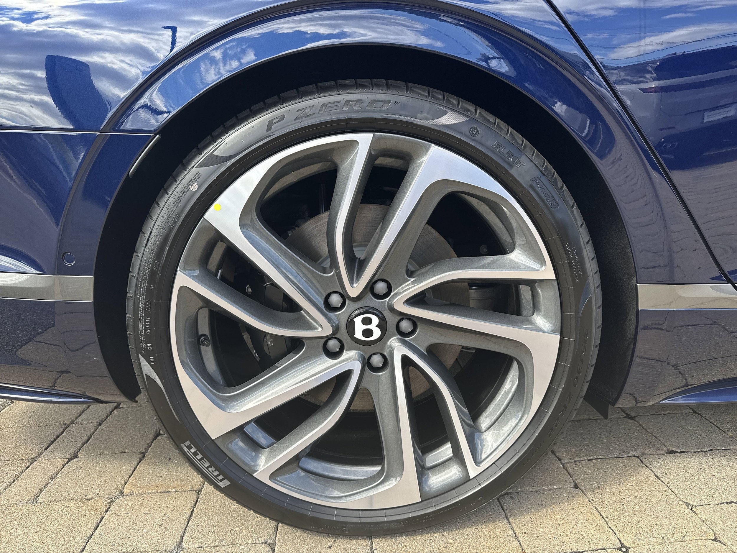 New 2025 Bentley Flying Spur Plug-In Hybrid AWD/4WD image 30