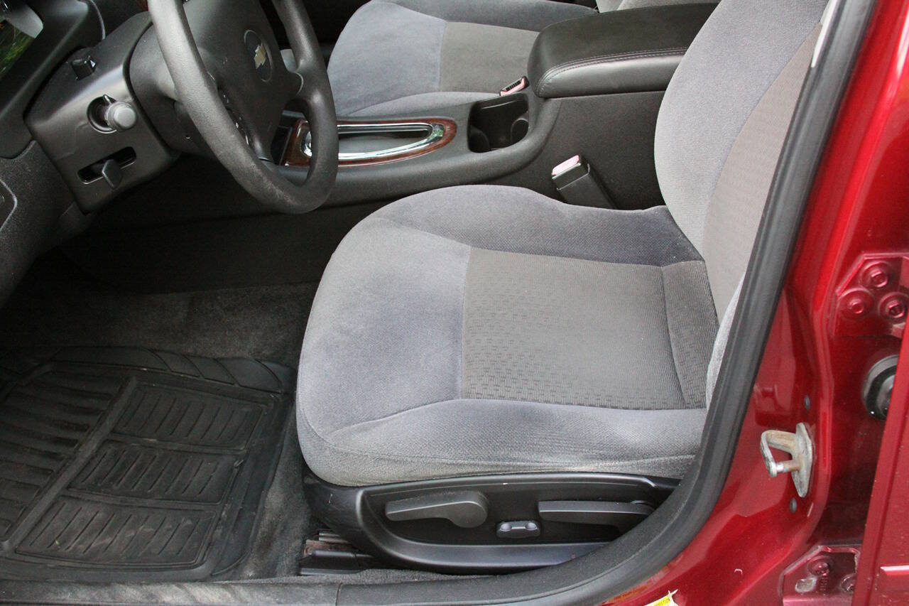 Used 2009 Chevrolet Impala LT FWD image 15