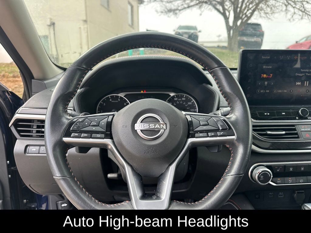 Used 2023 Nissan Altima 2.5 SR w/ SR Premium Package image 16