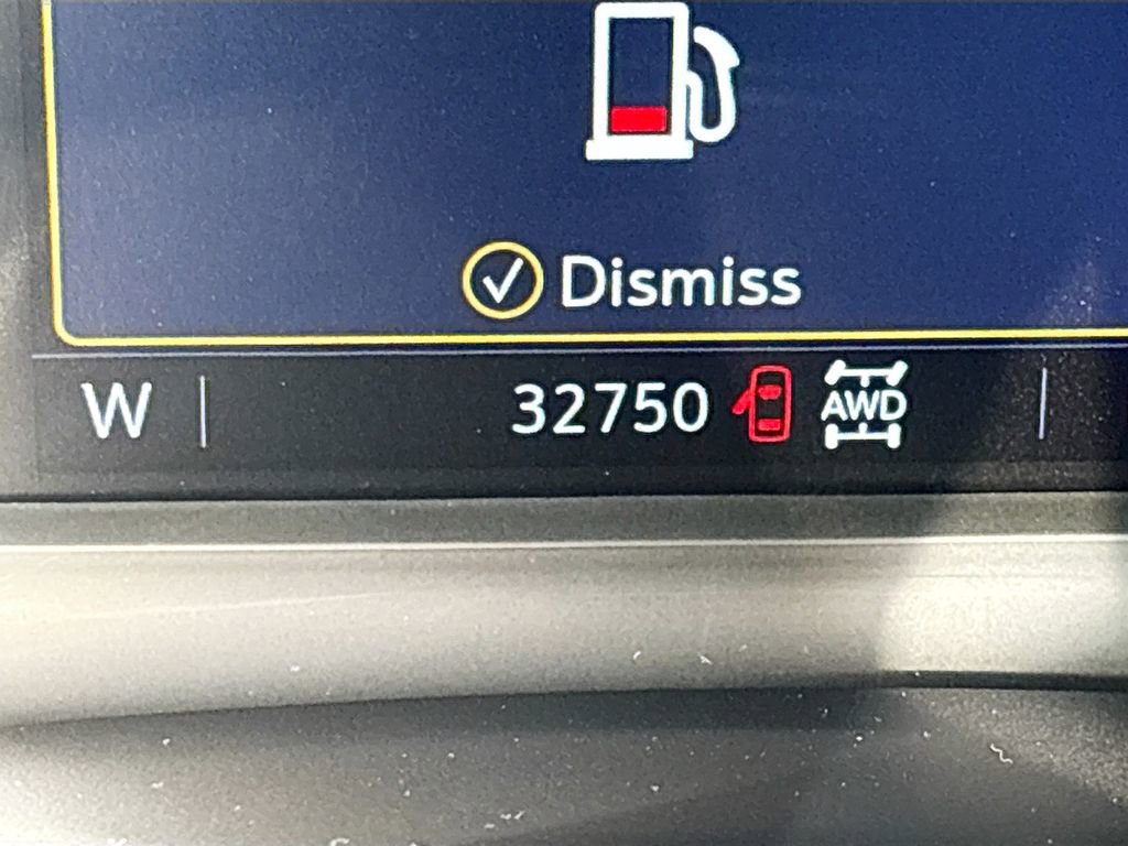 Used 2022 Cadillac XT5 Premium Luxury w/ LPO, Floor Liner Package AWD/4WD image 12