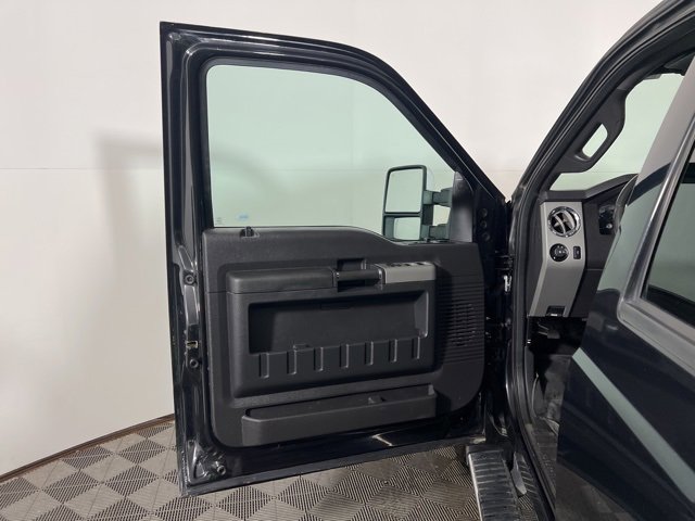 Used 2015 Ford F250 Lariat w/ Chrome Package image 9