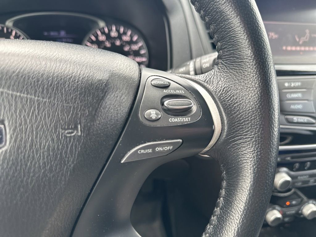 Used 2019 Nissan Pathfinder SV image 20