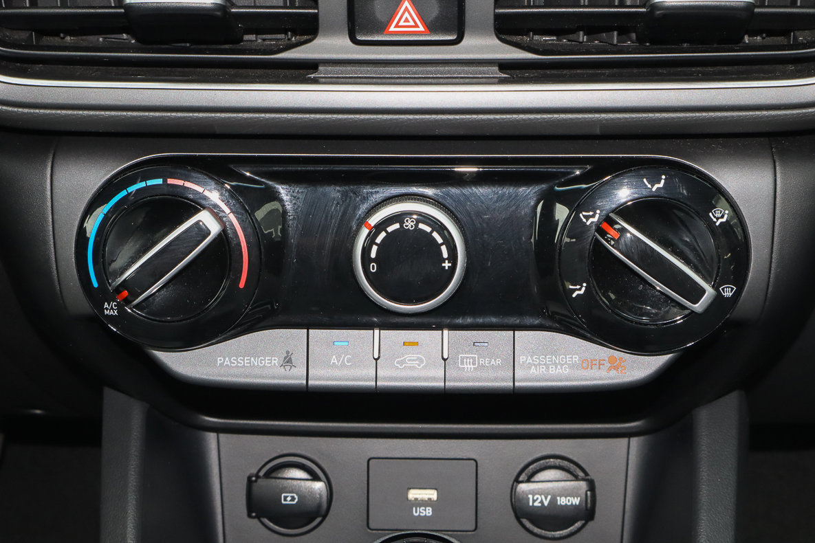 Used 2023 Hyundai Kona SEL image 11