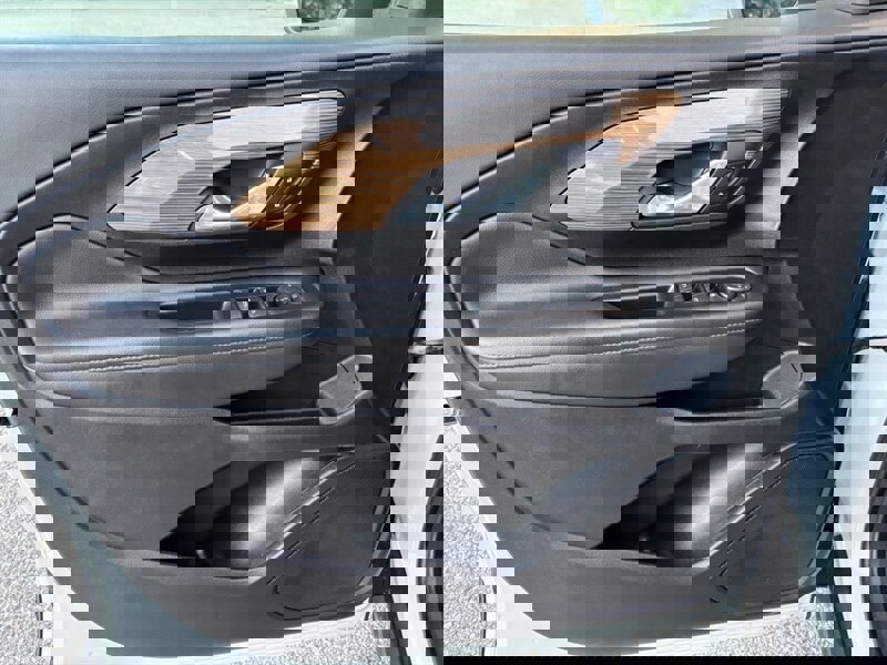 Used 2020 GMC Terrain SLE w/ Elevation Edition image 21