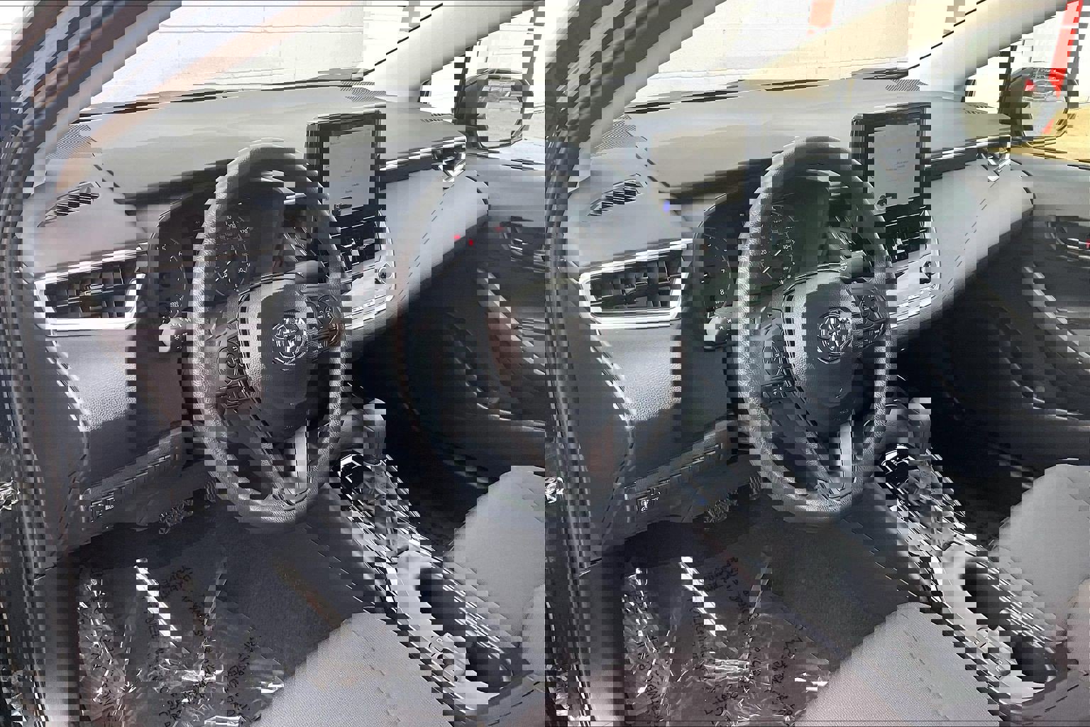 Used 2025 Toyota Corolla LE image 18