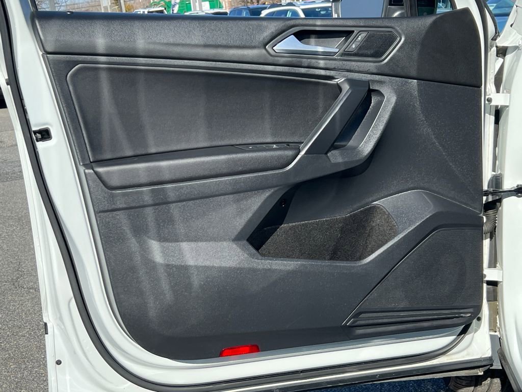 Used 2021 Volkswagen Tiguan SE R-Line image 18