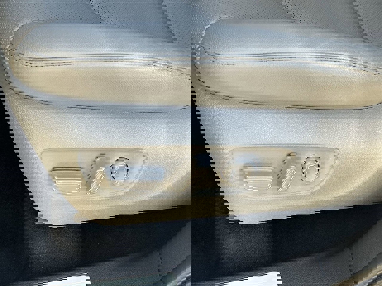 Used 2024 Toyota Highlander Limited image 17