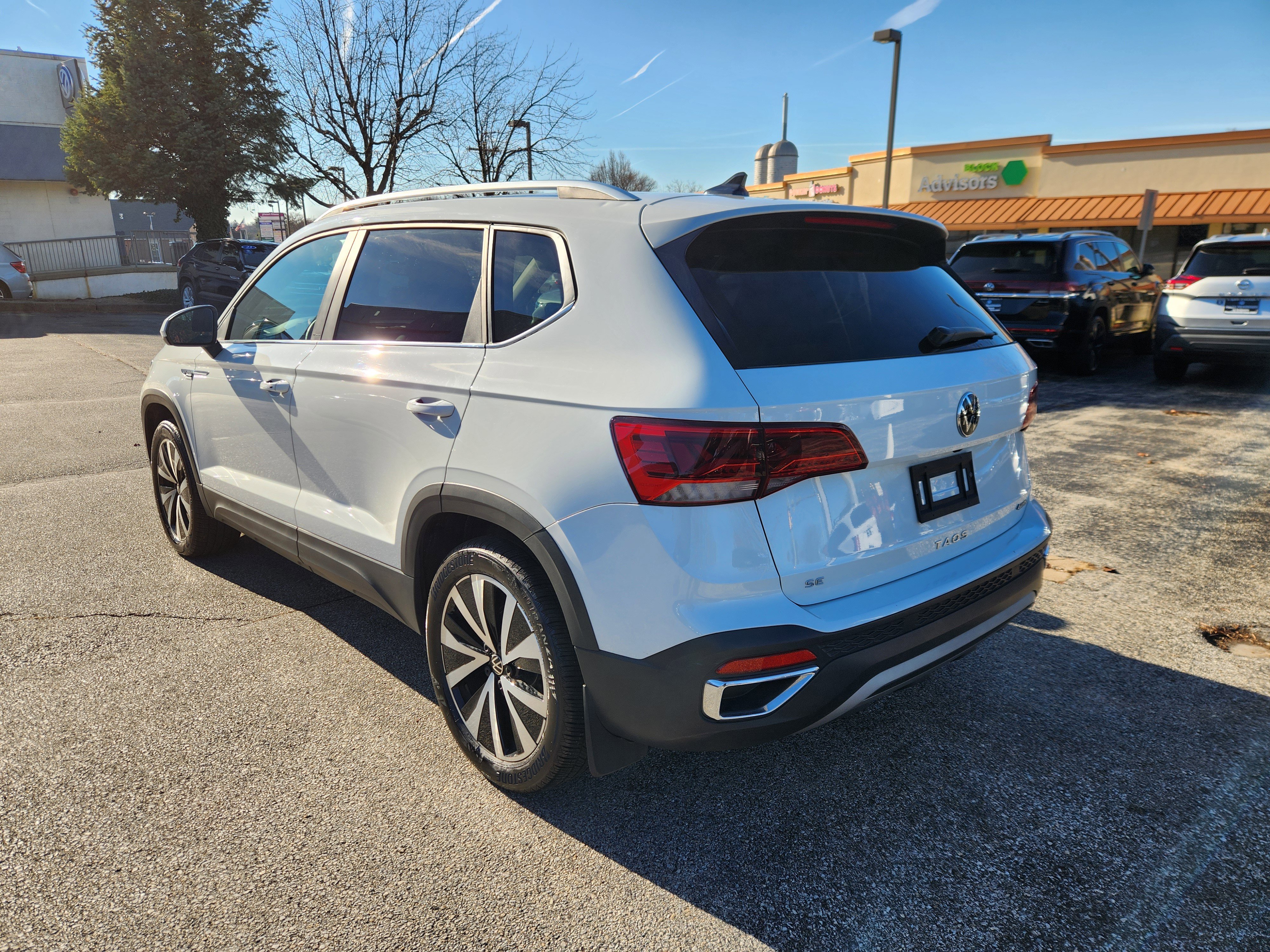 Certified 2023 Volkswagen Taos SE image 3