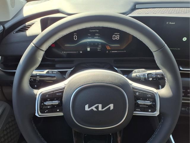 New 2026 Kia Carnival FWD image 9