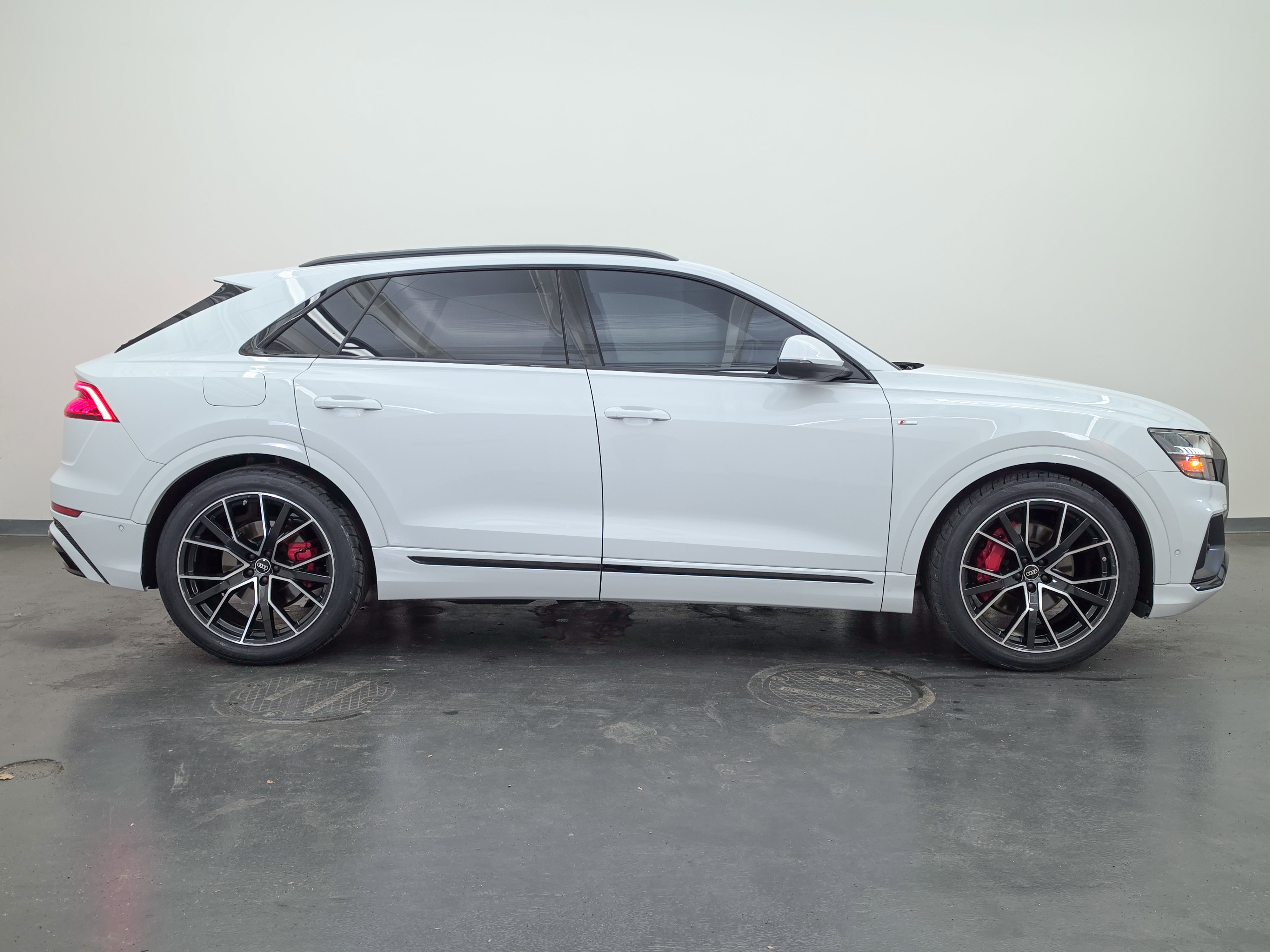 Used 2023 Audi Q8 Prestige AWD/4WD image 2
