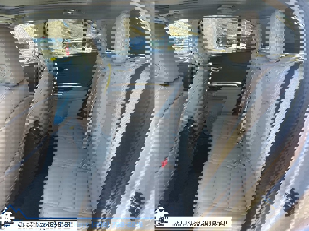 Used 2022 Cadillac XT4 Luxury w/ Cold Weather Package image 12