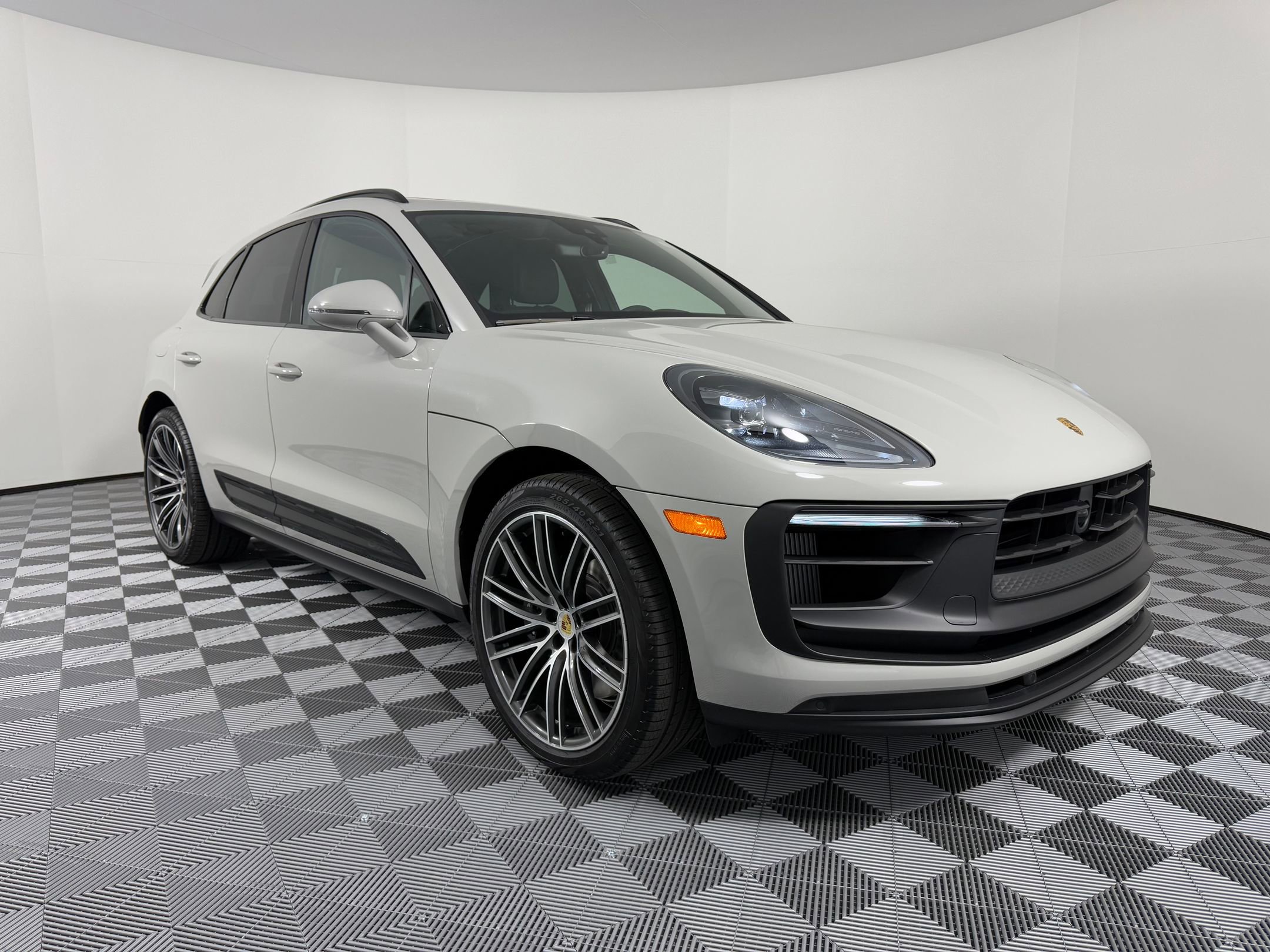 New 2026 Porsche Macan GTS AWD/4WD image 7