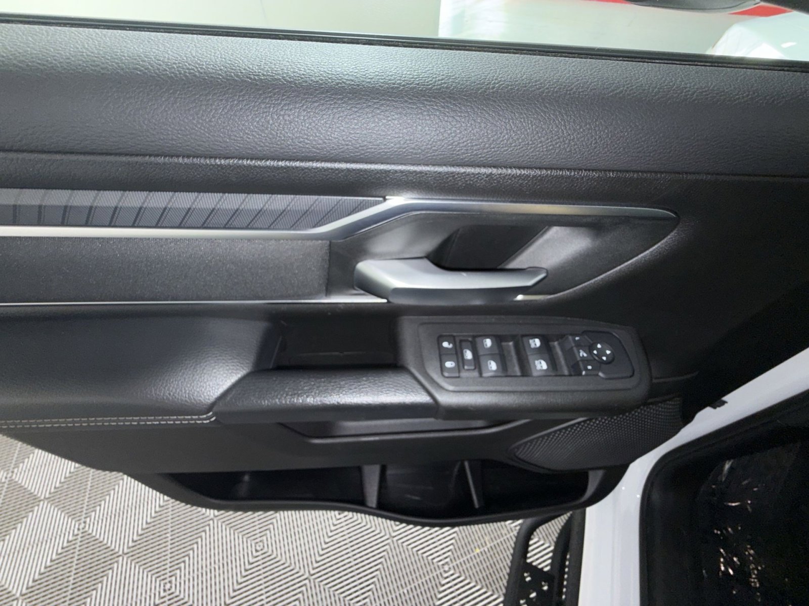 Used 2025 RAM 1500 Big Horn AWD/4WD image 15