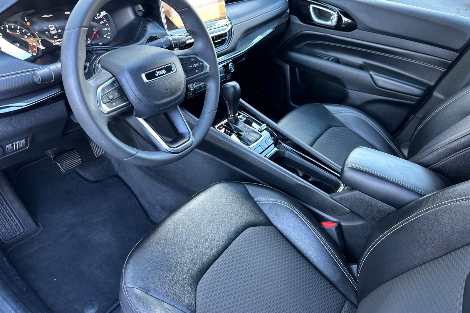 Used 2023 Jeep Compass Latitude AWD/4WD image 9