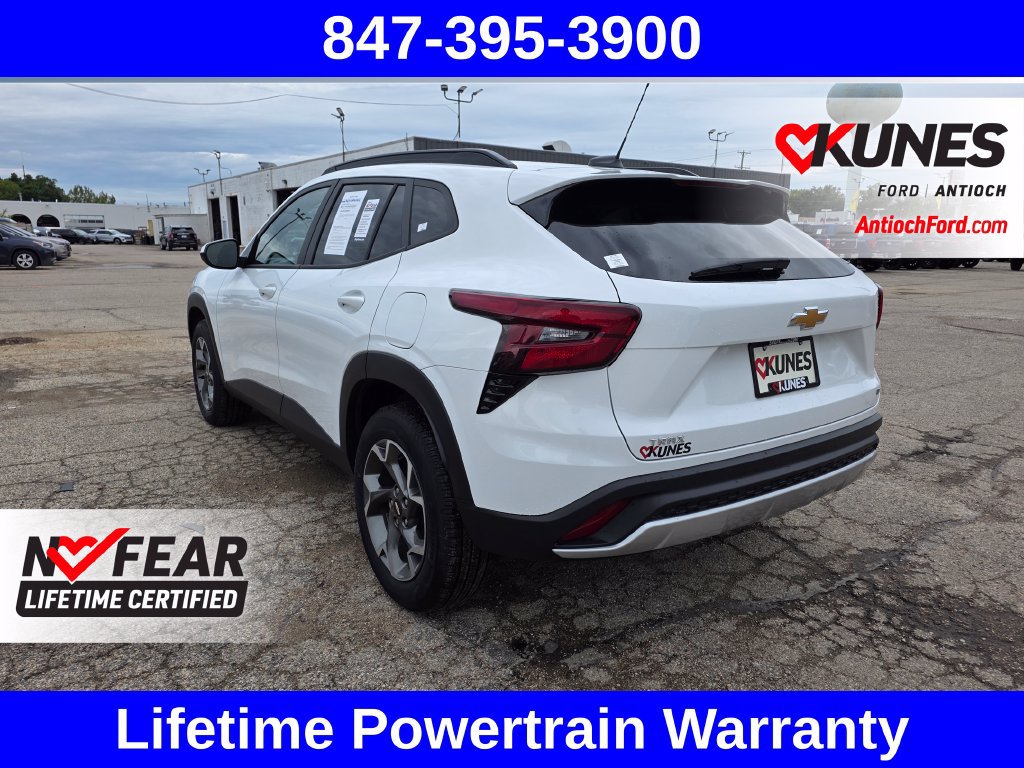 Used 2025 Chevrolet Trax LT FWD image 7
