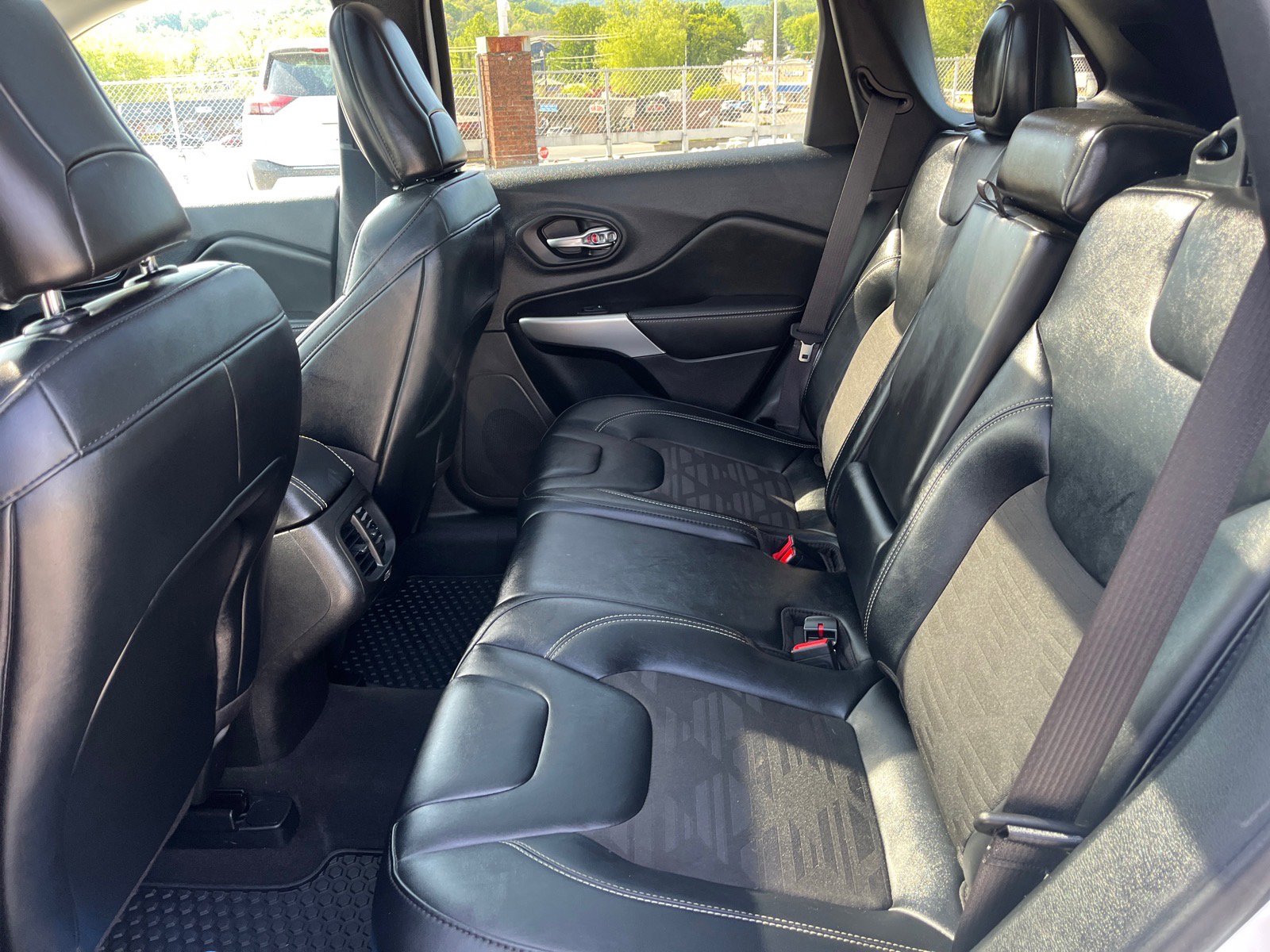 Used 2022 Jeep Cherokee Latitude w/ Sun & Sound Group AWD/4WD image 19