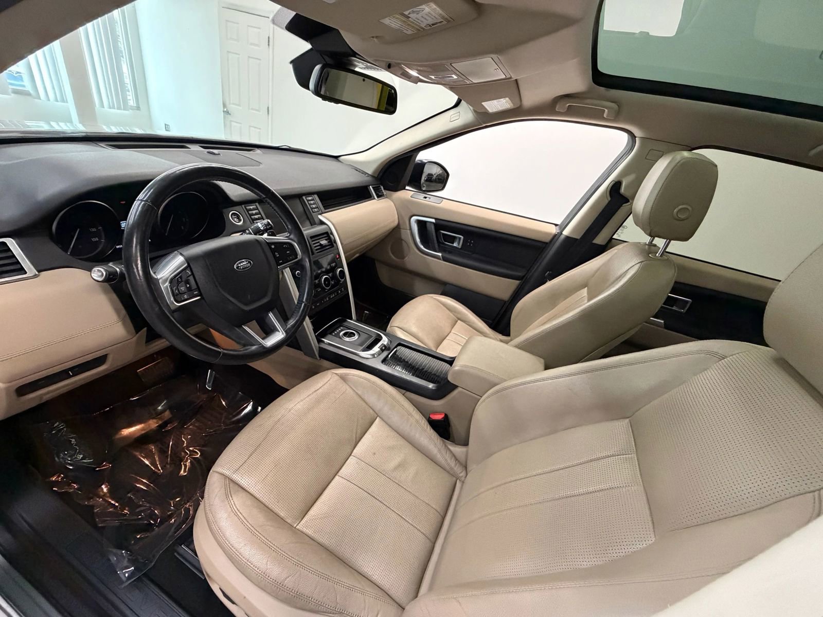 Used 2018 Land Rover Discovery Sport HSE AWD/4WD image 14