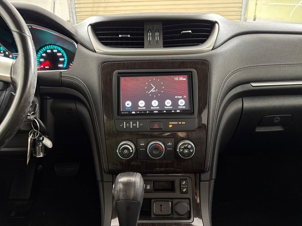 Used 2017 Chevrolet Traverse LT w/ Style and Technology Package image 16