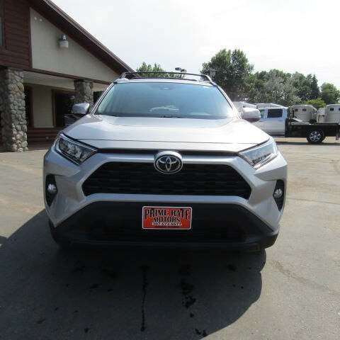 Used 2021 Toyota RAV4 XLE Premium image 3