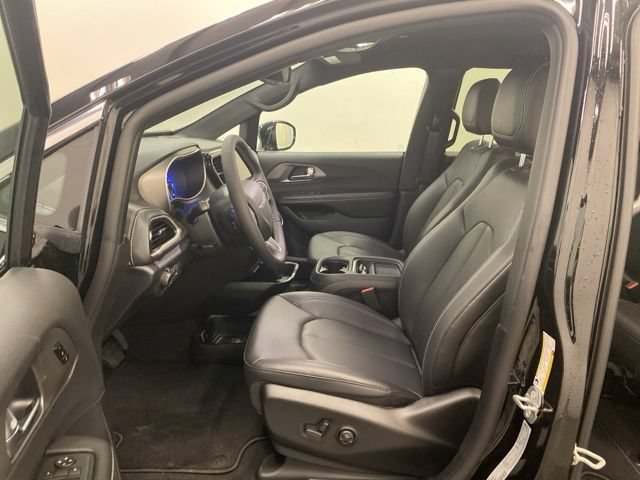New 2027 Chrysler Pacifica Select FWD image 10
