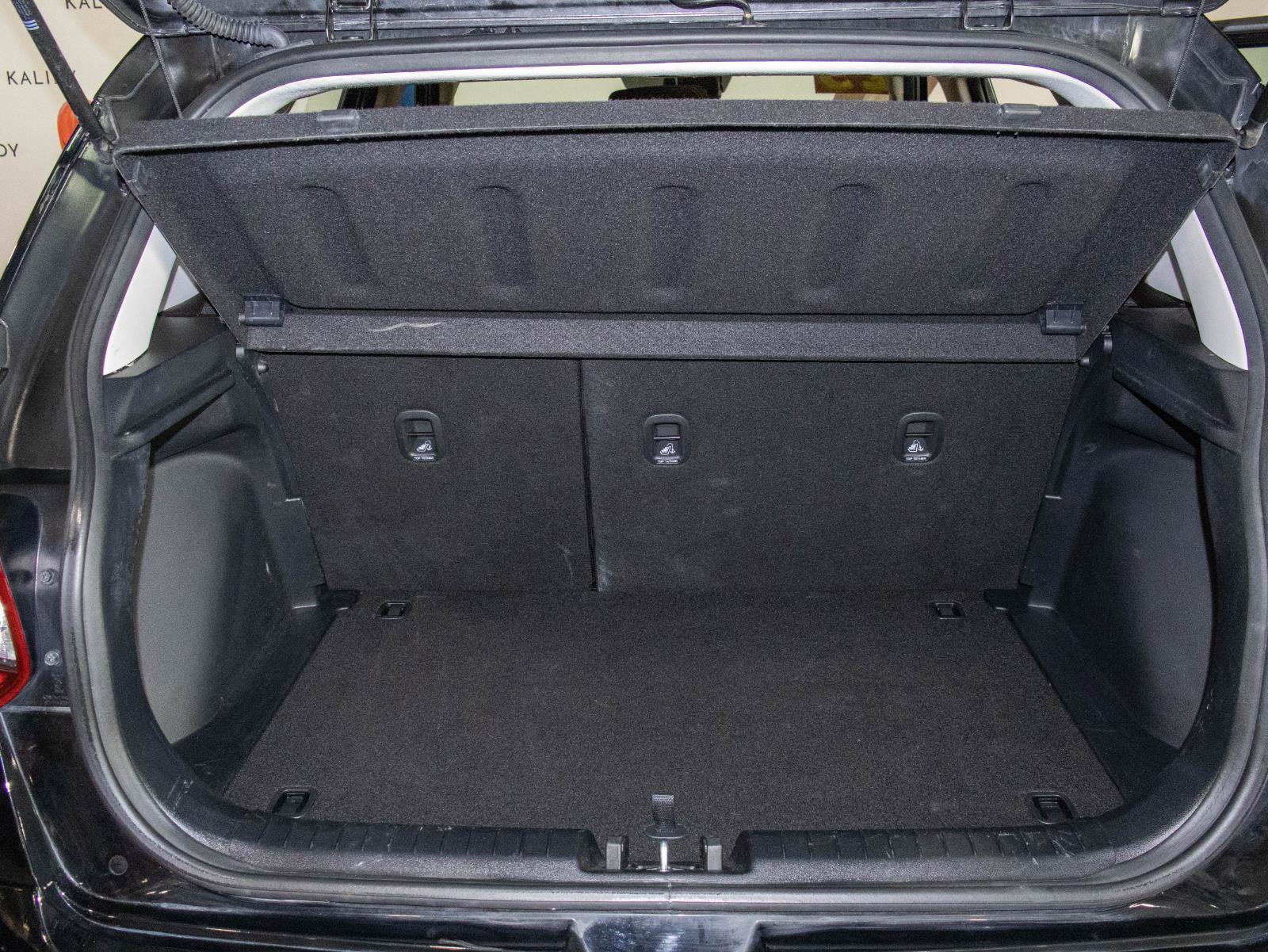 Used 2025 Hyundai Venue SEL image 24