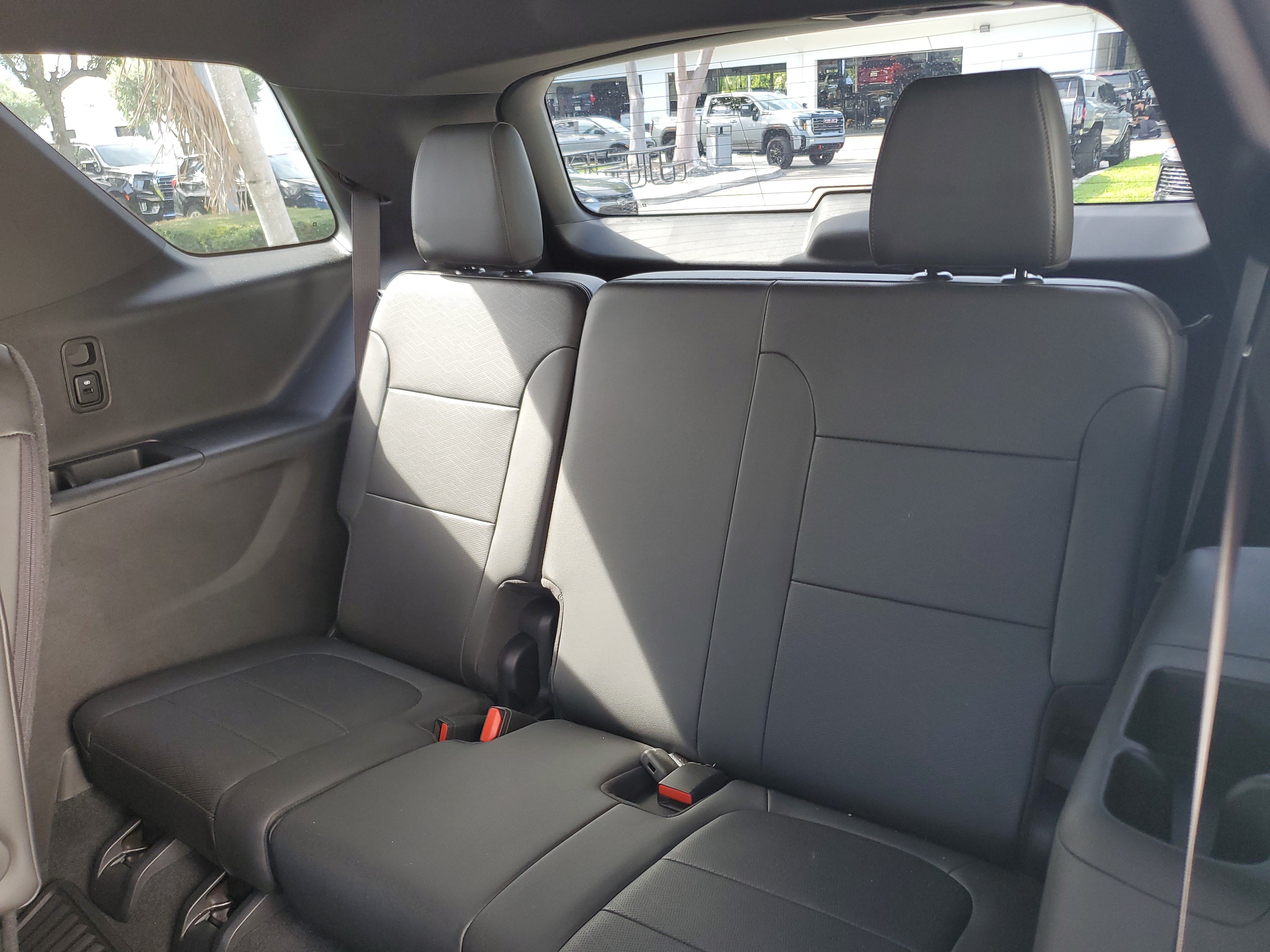 Used 2023 Chevrolet Traverse High Country FWD image 13