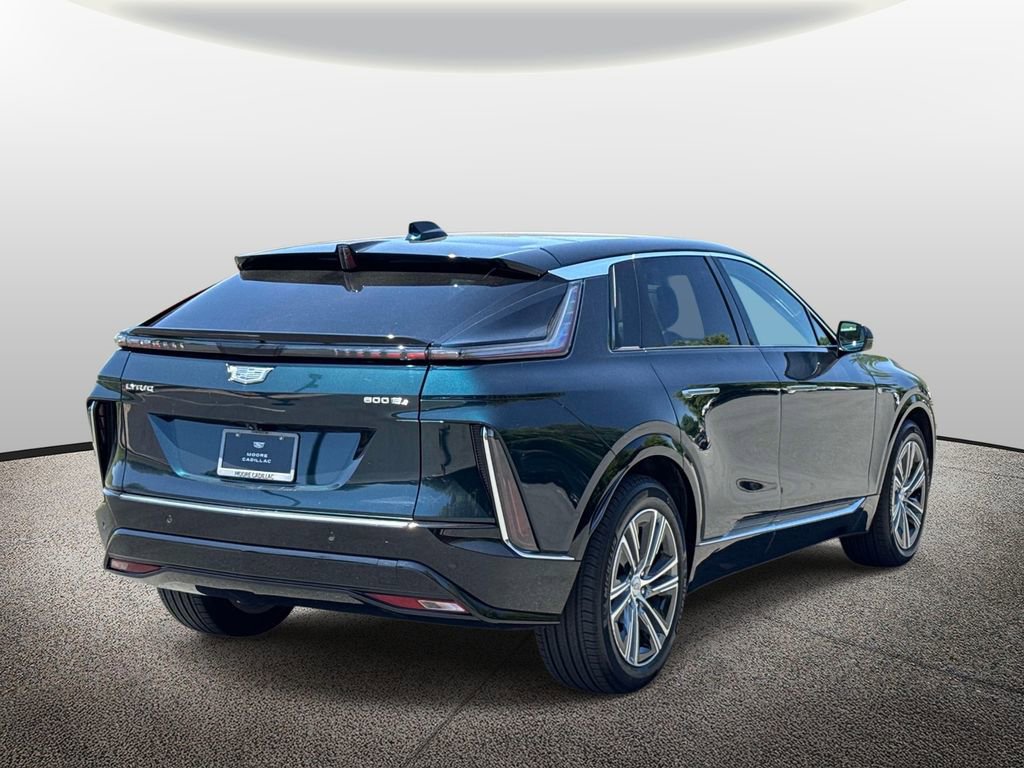 Used 2024 Cadillac Lyriq Luxury w/ LPO, Floor Liner Package AWD/4WD image 2
