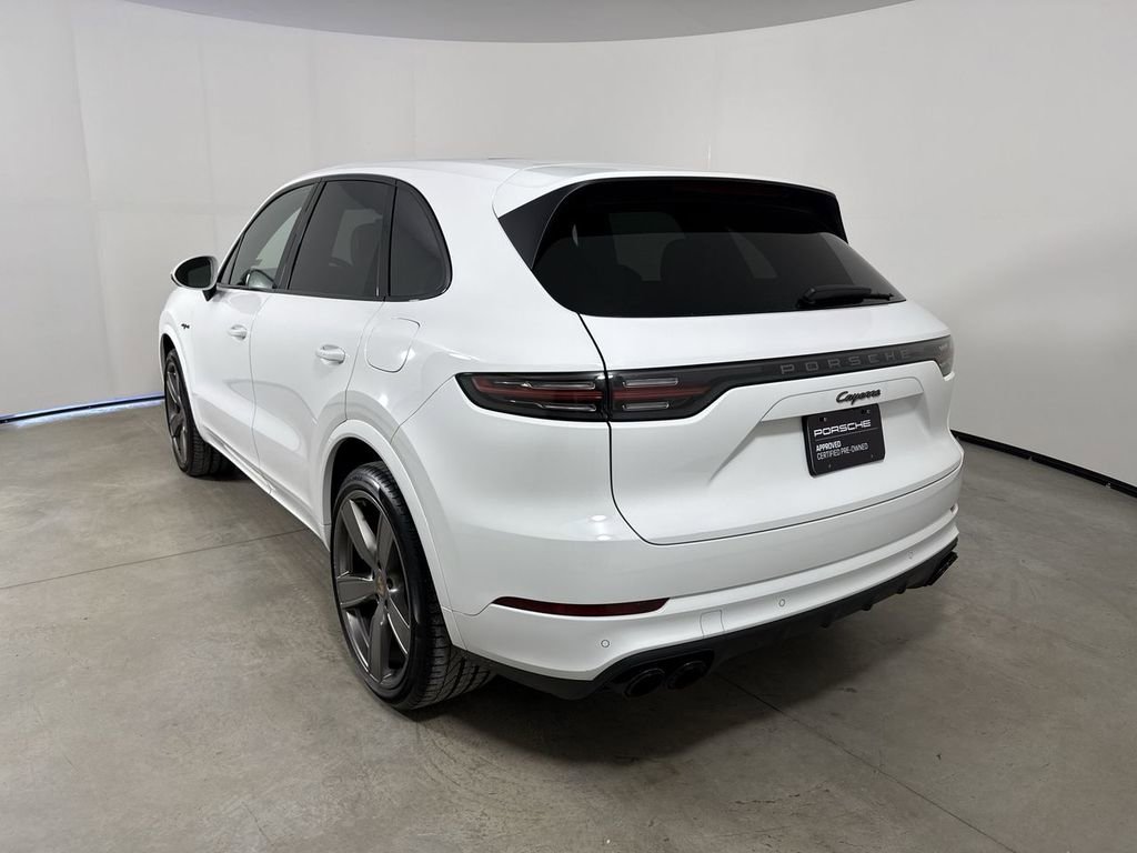 Certified 2022 Porsche Cayenne Platinum Edition image 3